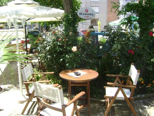 Kandrovi Hotel - image 5