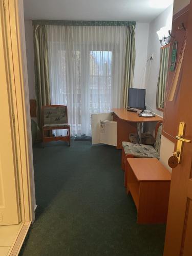 Twin Room with Private Bathroom