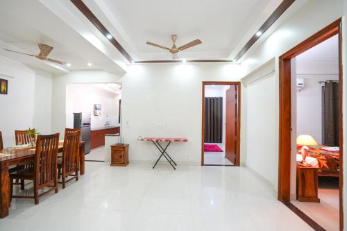 Lime Tree Luxurious 3BHK Serviced Apartment Near Medanta