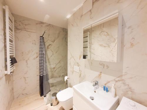 Studio Apartment image 9