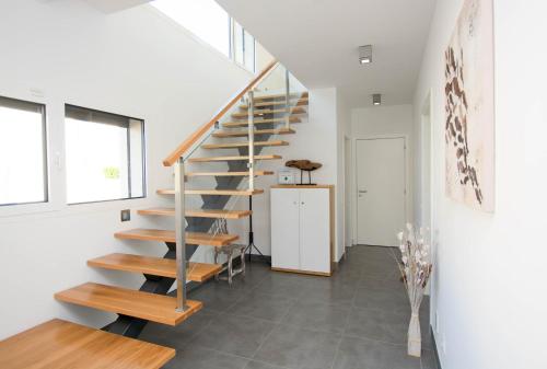 Alto da Colina - Vila Moderna e Espacosa - Top Localizacao