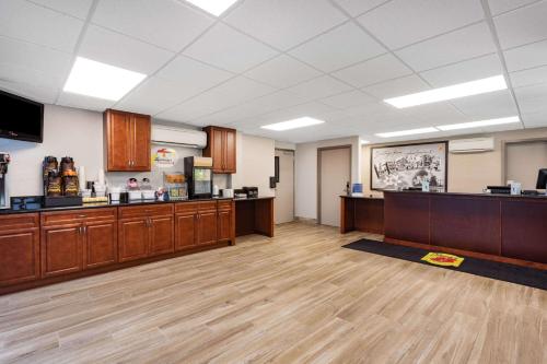 Lobby, Super 8 By Wyndham Melbourne in Melbourne (FL)