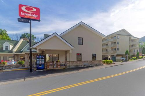 Econo Lodge Inn & Suites at the Convention Center