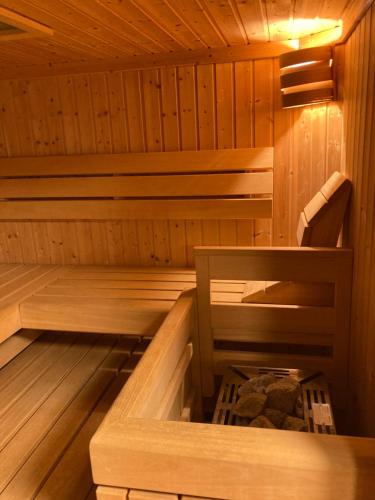 Haus mit Sauna und privatem Badeteich in Anif bei Salzburg