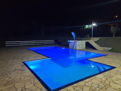 Chácara com 4 Chalés, grande piscina e muito verde