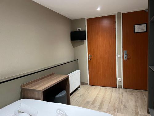 Double Room - Basement image 10