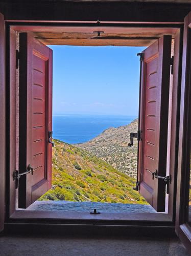 Traditional stone house 1bedroom, sea view, Syros