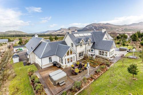 Glenerrick House - Loch Ness country manor - hot tub and sauna - Whitebridge