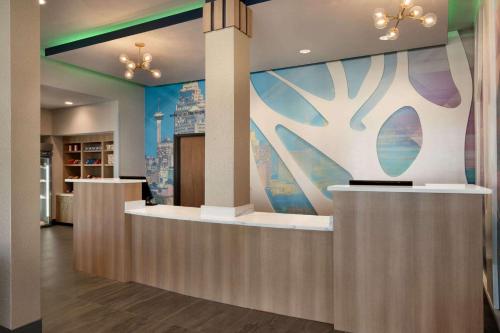 La Quinta Inn & Suites by Wyndham San Antonio Seaworld LAFB in San Antonio, USA