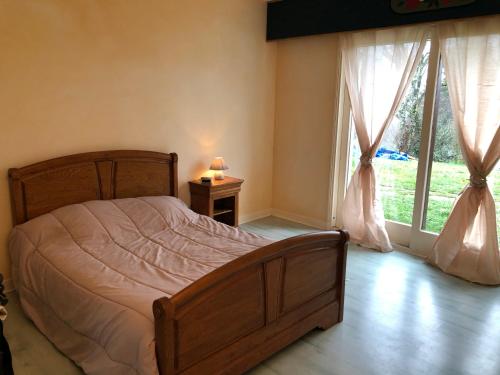 belle chambre spacieuse meublée chambre d'hôte Varetz