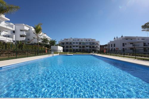 083 - Modern and Luxurious 2 Bedroom Apartment