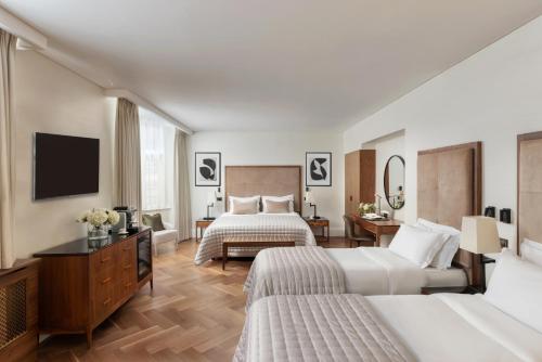 The Queens Gate Hotel - image 10