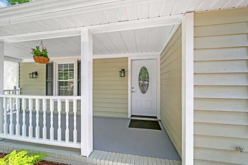 Spacious Family Oasis ~ 5 Stars Location ~ Royal Beds