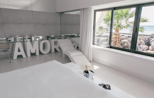 326919487 Farol Hotel