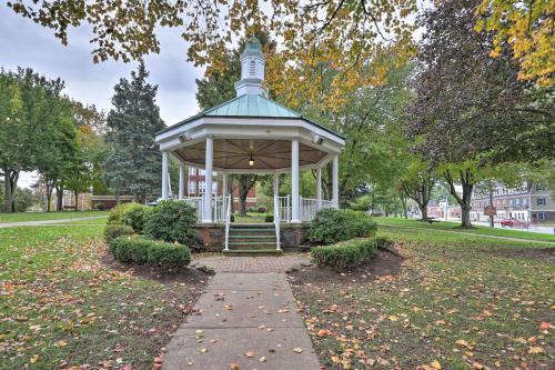 Updated Home half Mile to Downtown Willoughby! in Willoughby (OH)