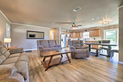Quiet Haven with Hot Tub, 4 Mi to Canyon Lake! in Fischer, USA
