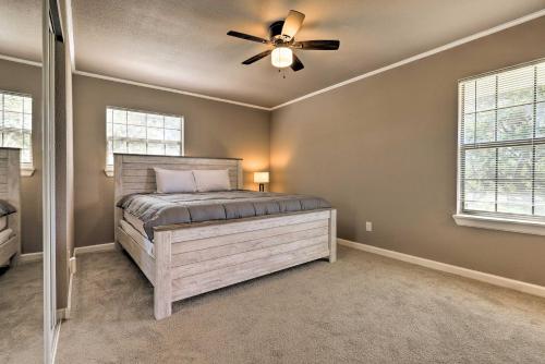 Quiet Haven with Hot Tub, 4 Mi to Canyon Lake! in Fischer, USA