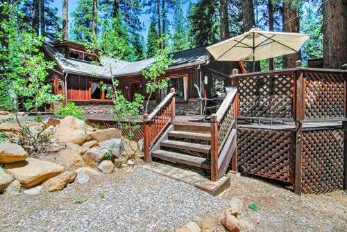 Tahoe Vista Cabin with Deck 1 Mi to Kings Beach!