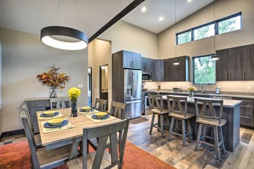 Sleek and Modern Townhome, 3 Blocks to Main St! in Moab, USA