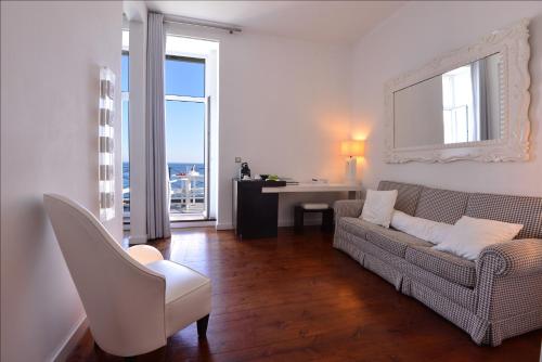 326921918 Farol Hotel