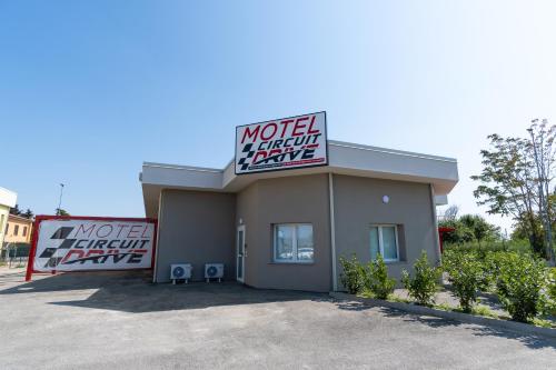 MOTEL CIRCUIT DRIVE in 德珍扎諾戴爾加大郊區