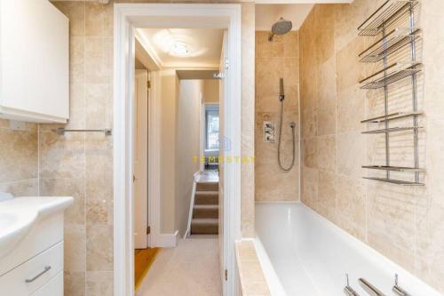 STYLISH 3 BED COTTAGE, WALK 2 ALL SIGHTS & HIGH ST, Виндзор (фото 7)