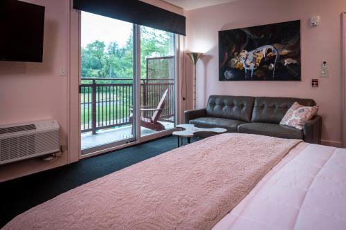 Hotel Broad Ripple near Indiana Farmers Coliseum