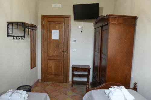 Standard Twin Room with Shared Bathroom