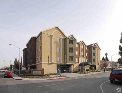 Balmoral Apartments - Santa Clara
