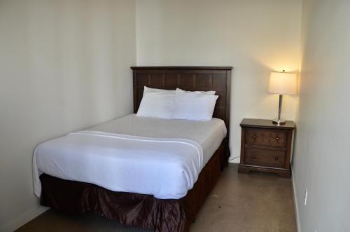 Los Angeles East 4th St Apartments 30 Day Stays - image 10