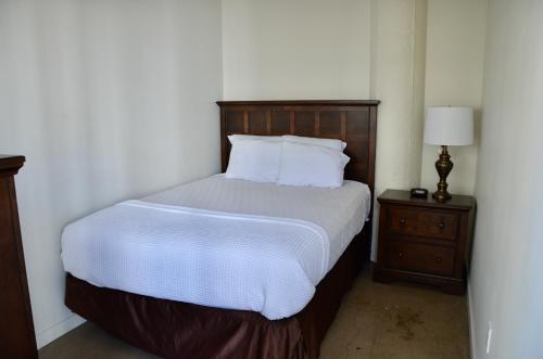 Los Angeles East 4th St Apartments 30 Day Stays - image 13