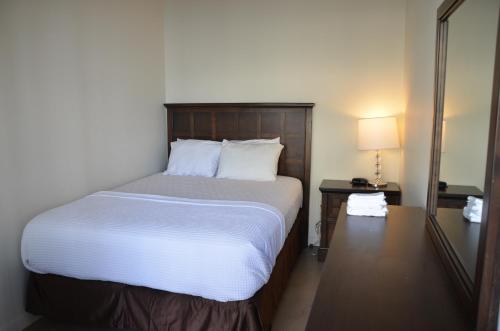 Los Angeles East 4th St Apartments 30 Day Stays - image 6