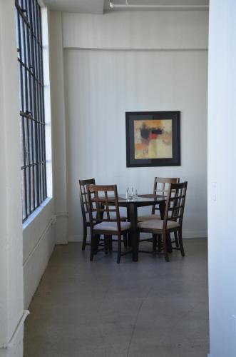 Los Angeles East 4th St Apartments 30 Day Stays - image 7