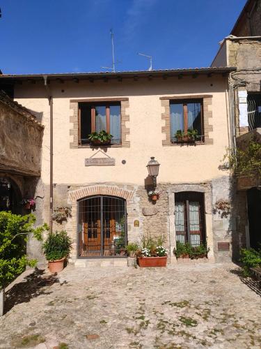 Il Cortile del Castello - Monte Lino