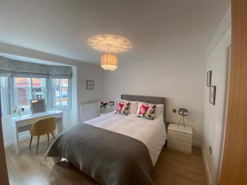 GS - Luxury, modern town centre, 2 beds, free parking for one vehicle, Stratford-upon-Avon (zdjęcie 3)