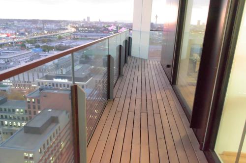 Triiiple Suites Level 21 mit Balkon und Tiefgarage - Tap to explore photos