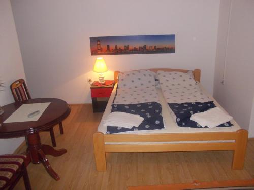 1 queen bed