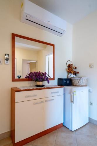 Apartment in Lopar with balcony air conditioning WiFi washing machine (4886-1) - image 4