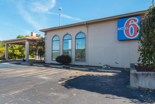 Motel 6-Hannibal, MO