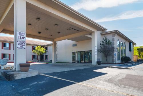Motel 6-Hannibal MO - image 8