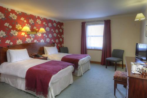 3 twin beds