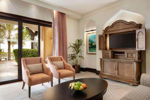 Shangri-La Hotel Qaryat Al Beri - image 4