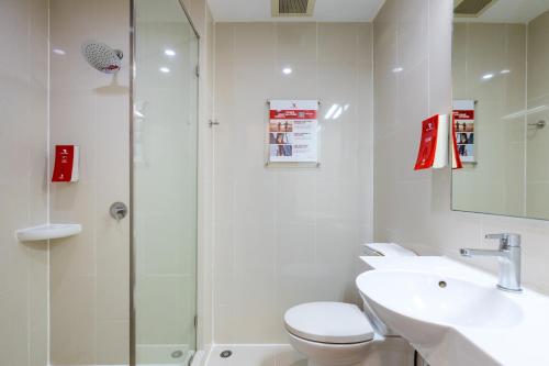 Bathroom, Red Planet Pattaya (SHA Extra Plus) in North Pattaya