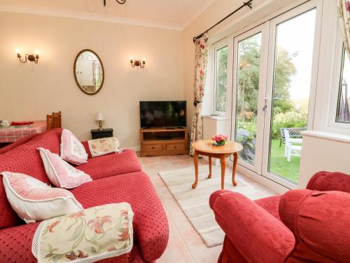 Claire's Cottage Bude - image 9