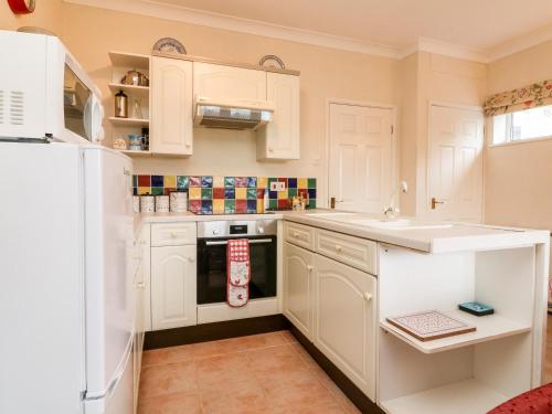 Claire's Cottage Bude - image 11
