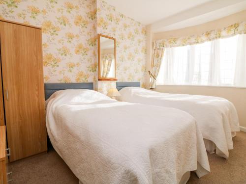 Claire's Cottage Bude - image 2