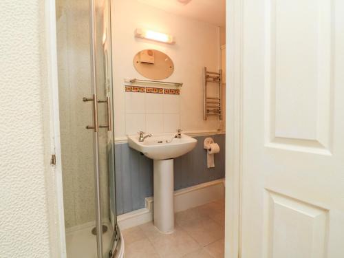 Claire's Cottage Bude - image 4