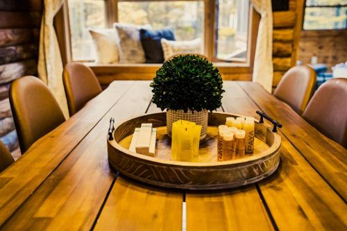 Luxury authentic Log House with Modern Finishes - Game room & Hot Tub - Pocono Mountains residence