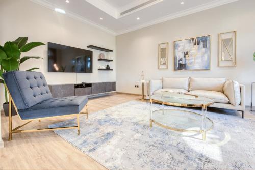 Big Boastful Villa w/Prvt Beach on The Palm Jumeirah