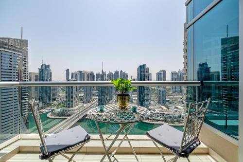 Radiant 2 BR with Marina Views - image 8